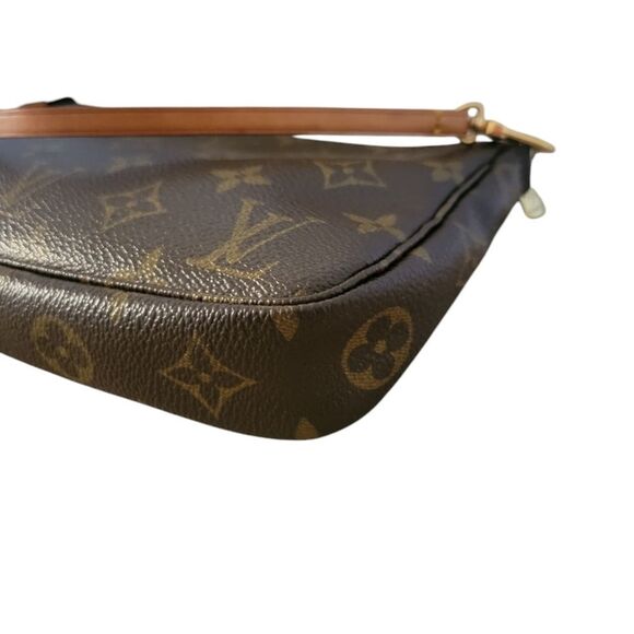 Louis Vuitton Monogram Pochette Accessories Handbag - Picture 8 of 16